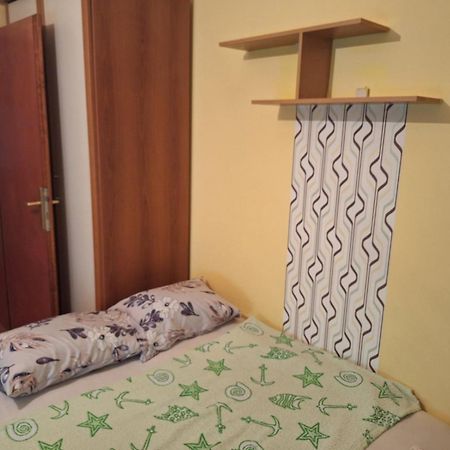 Stan Za Iznajmuvanje So Parking,Blisku Do Centar. Куманово Екстериор снимка